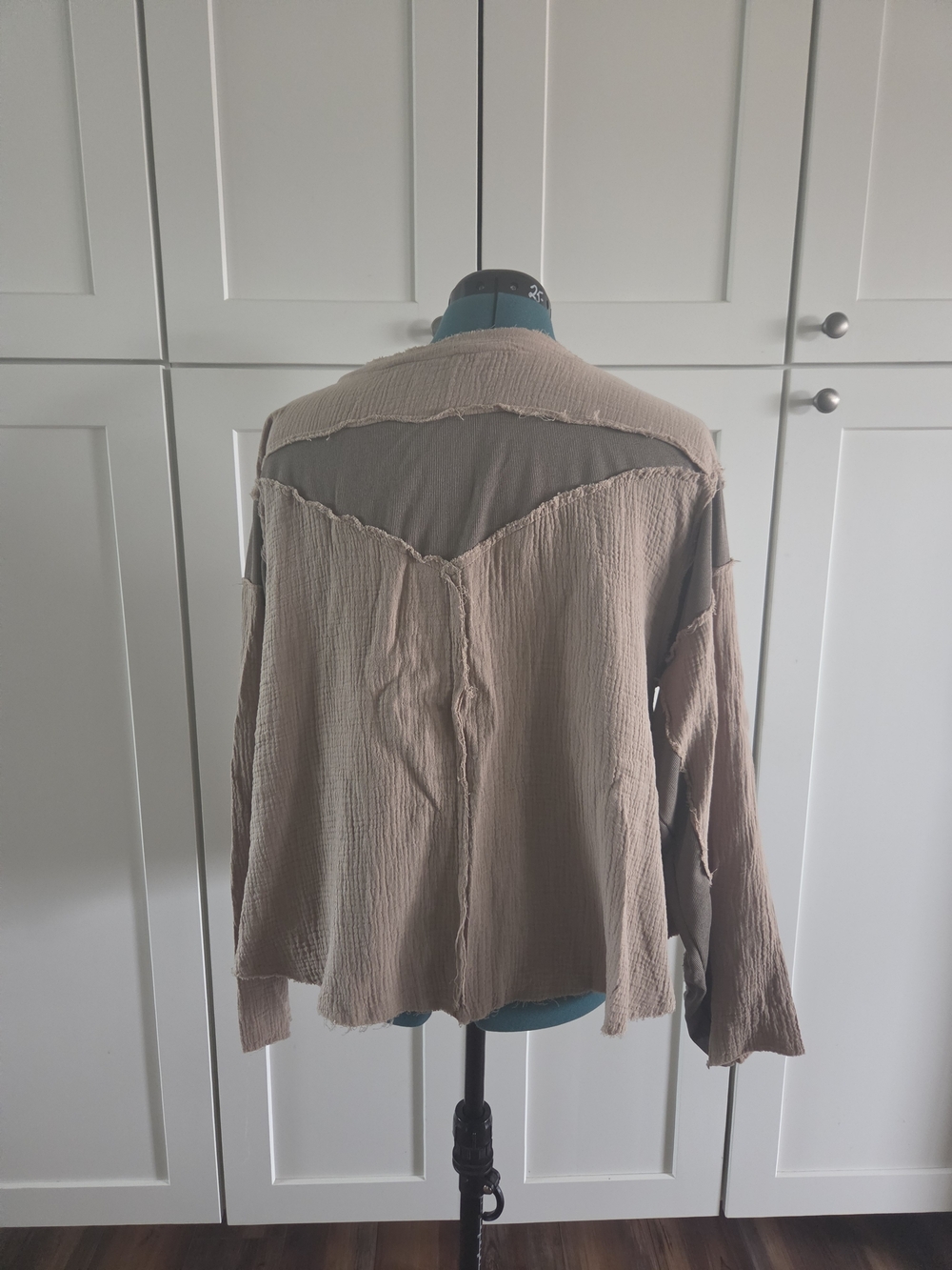 POL Women's Casual Button-Front Top with Contrast Accents Size L By POL - Picture 2 of 6